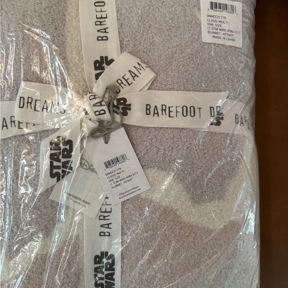 Barefoot Dreams CozyChic Star Wars Boba Fett Throw Blanket - Picture 4 of 11